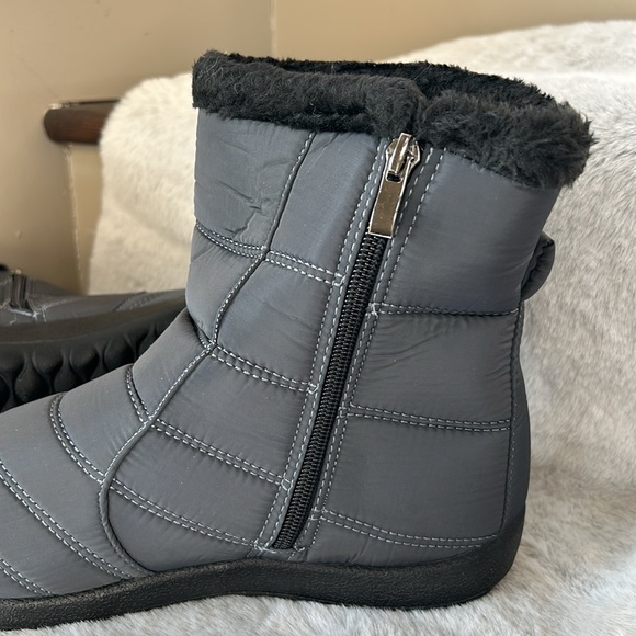 GROCOSY NWOT black winter boots - Picture 3 of 3